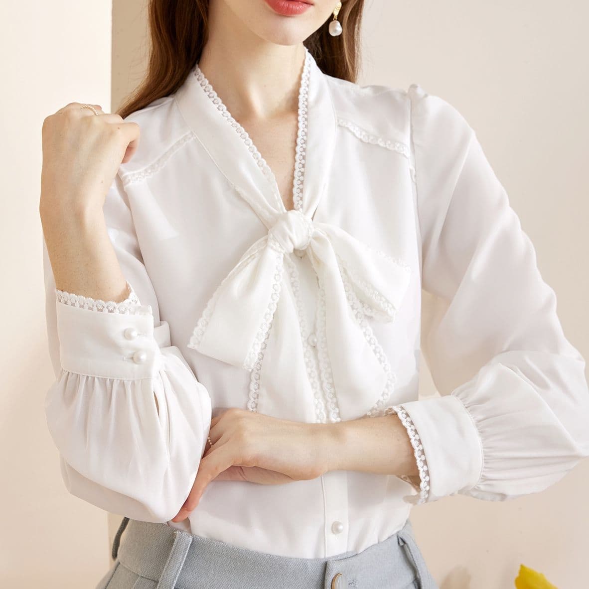 白ブラウス 優美リボンレース装飾ブラウス