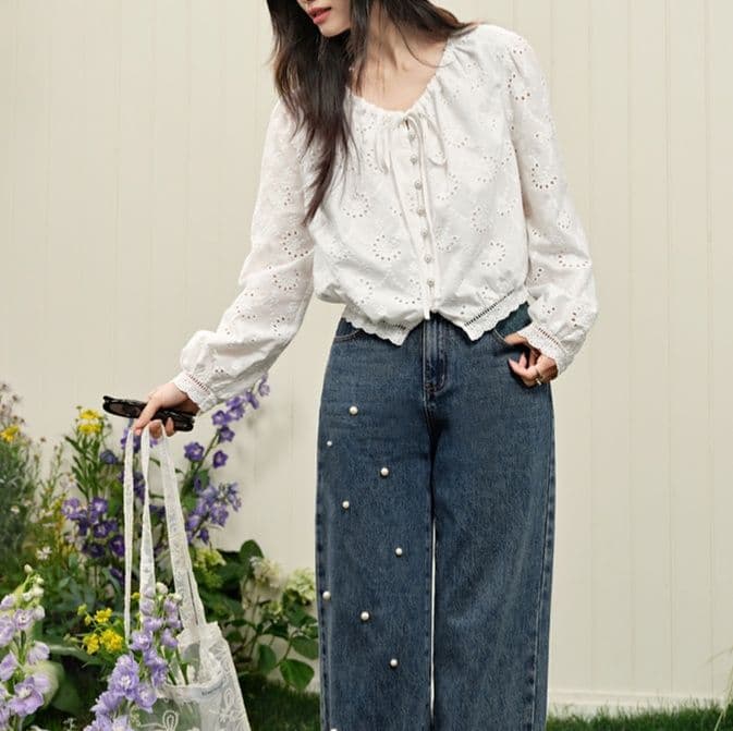 白ブラウス 花刺繍フリルリボン付きブラウス