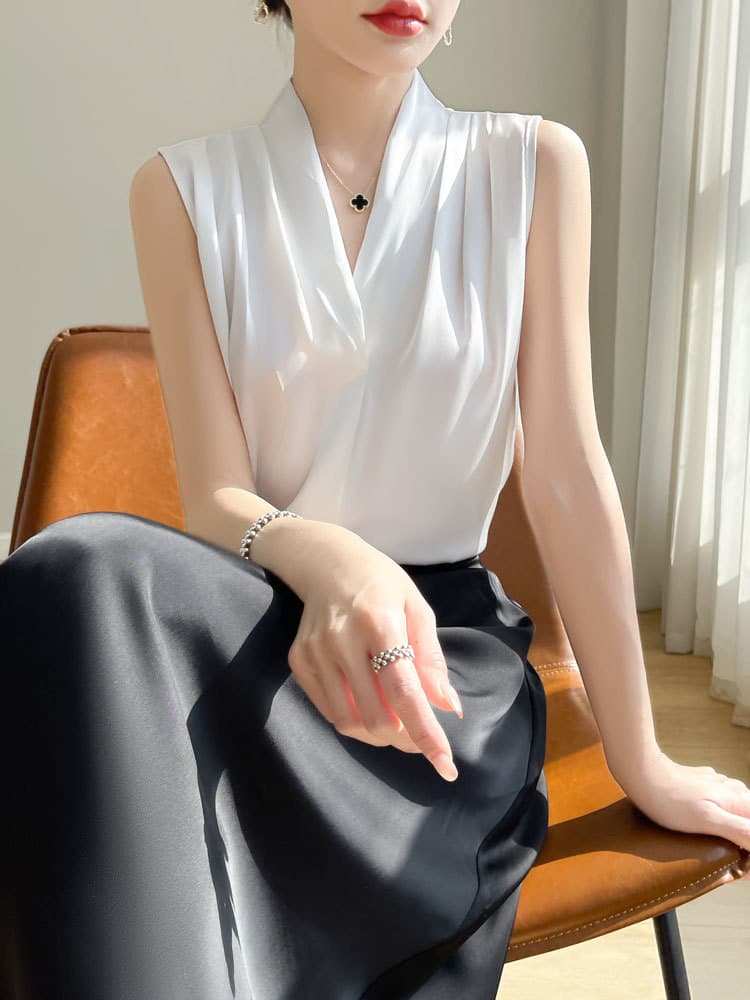 白ブラウス 胸元タックの上品ノースリーブブラウス