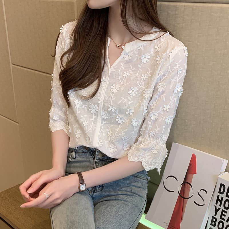 白ブラウス 立体花刺繍フレアスリーブブラウス